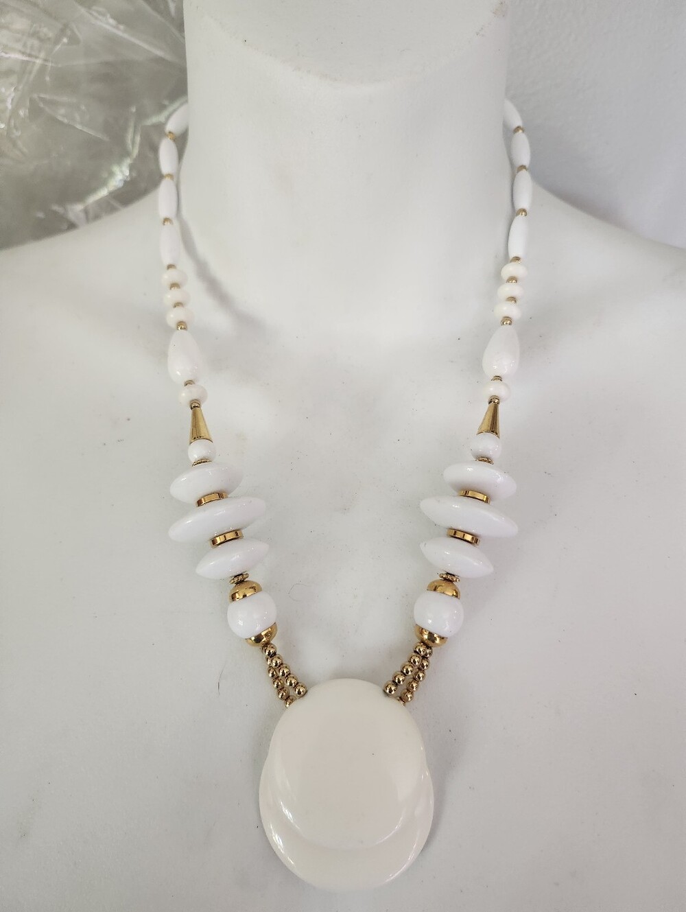 Vtg Trifari Chunky White Lucite & Gold Toned Statement Necklace